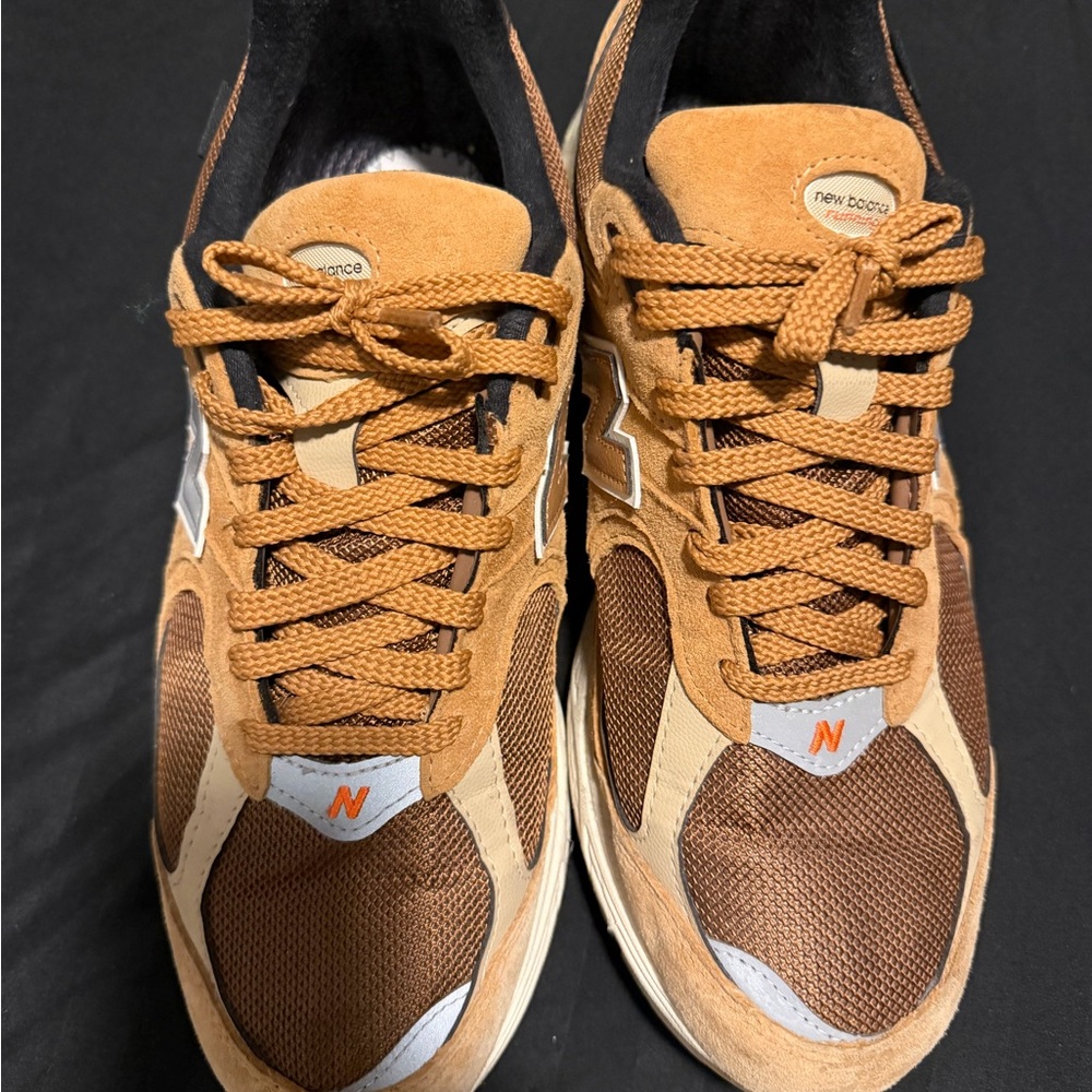 New Balance Tan and Brown Suede Mesh Athletic Sneakers GORE-TEX 2002R